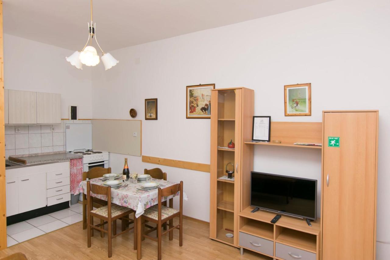 Apartments Amalija Vodice Eksteriør billede